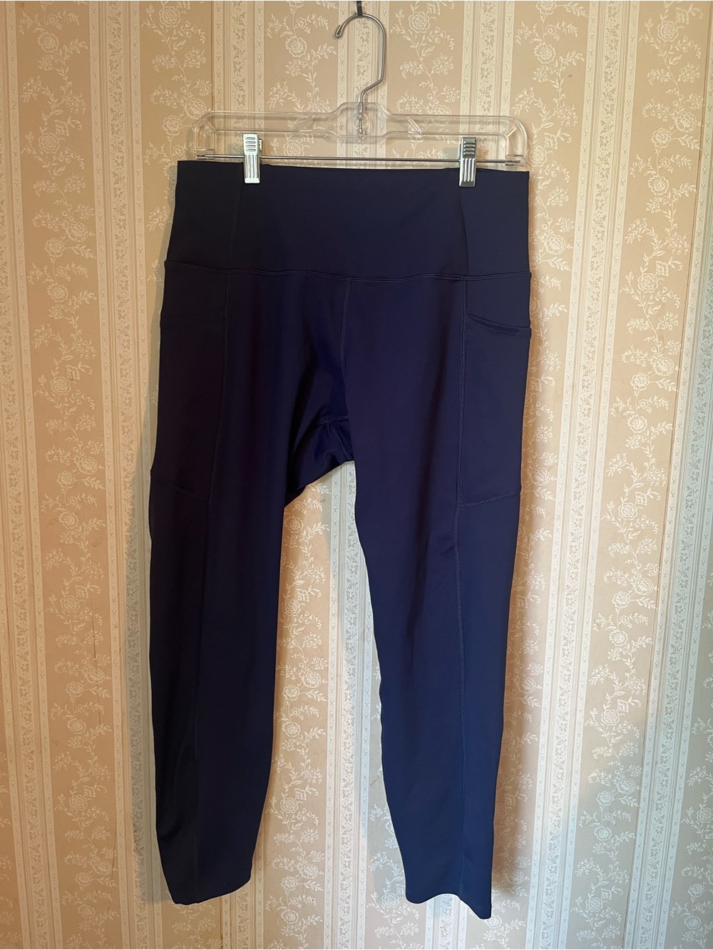 True navy Apana leggings with side pockets Yoga Lift Run - Women’s Size L